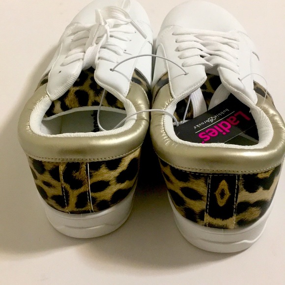 #29 Bobbie Brooks Cheetah Lace Up Shoes - Size 9 - Picture 1 of 4